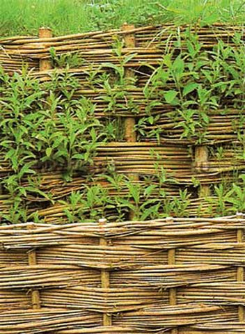 Как сделать плетенный забор своими руками