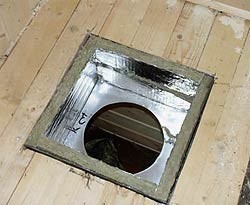 Проход трубы через потолок бани Проход трубы через потолок бани