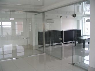 Советы по выбору стеклянных перегородок