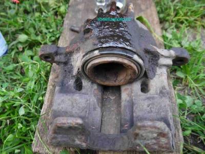 Замена поршня переднего суппорта на Мицибиси Каризма
Замена поршня переднего суппорта на Мицибиси Каризма