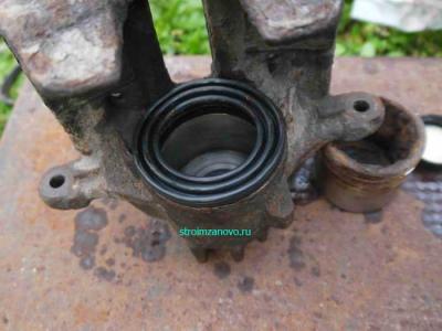 Замена поршня переднего суппорта на Мицибиси Каризма
Замена поршня переднего суппорта на Мицибиси Каризма