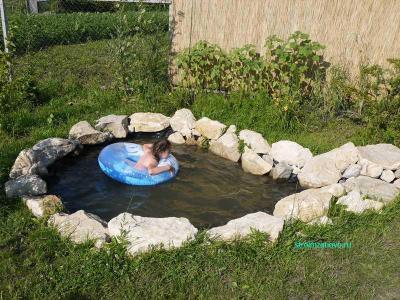  
Пруд на даче