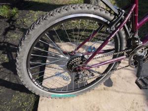 Как поменять заднее колесо на скоростном велосипеде
Как поменять заднее колесо на скоростном велосипеде