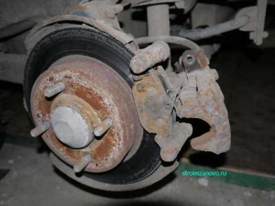  
Замена задних тормозных колодок на Мицубиси Каризма