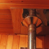Проход трубы через потолок бани Проход трубы через потолок бани