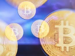 От чего зависит курс биткоина к доллару: мнения экспертов