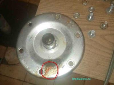  
Проржавел фланец гидроаккумулятора насосной станции. Что делать?