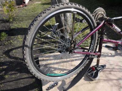 Как поменять заднее колесо на скоростном велосипеде
Как поменять заднее колесо на скоростном велосипеде