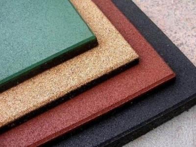 Резиновая плитка для дачи: особенности и установка