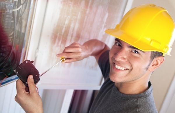 Как правильно делать электрику в квартире: от схемы до монтажа