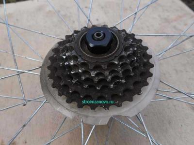 Как поменять заднее колесо на скоростном велосипеде
Как поменять заднее колесо на скоростном велосипеде