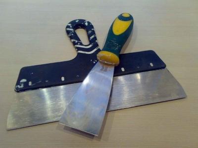 Подготовка стен к поклейке обоев — бетонных, из гипсокартона и пошаговая инструкция