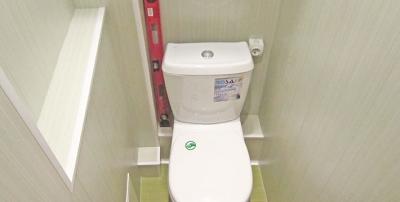 Отделка туалета ПВХ панелями — выбор материала и пошаговая инструкция по монтажу Отделка туалета ПВХ панелями — выбор материала и пошаговая инструкция по монтажу