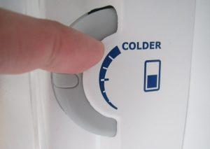 Почему не морозит холодильник — все возможные причины!