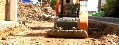 Укладка тротуарной брусчатки — выбор материала, схемы, пошаговая инструкция