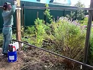 Как построить забор из профлиста своими руками: этапы подготовки и видео пример самостоятельного строительства забора из профлиста