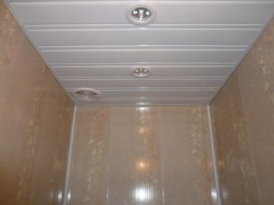 Отделка туалета ПВХ панелями — выбор материала и пошаговая инструкция по монтажу Отделка туалета ПВХ панелями — выбор материала и пошаговая инструкция по монтажу