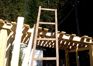 Беседки для дачи своими руками простые: стальные, деревянные, каменные