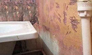 Как заделать стык между ванной и стеной