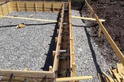 Отвод воды от фундамента дома: делаем отвод воды своими руками с фото инструкциями Отвод воды от фундамента дома: делаем отвод воды своими руками с фото инструкциями