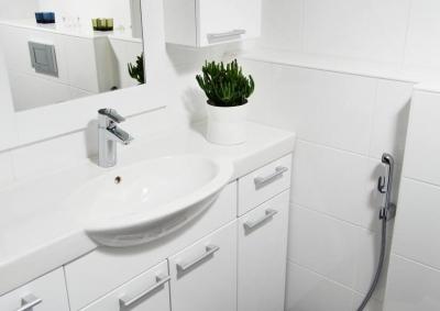 Смеситель для раковины в ванную комнату: полезные рекомендации для приобретения и установки смесителя в ванной комнате