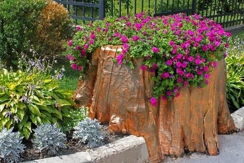 Оригинальное оформление клумб – вторая жизнь для брёвен и пней