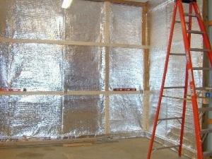 Фольга для бани какую лучше выбрать: критерии для выбора, как правильно обшить баню фольгой Фольга для бани какую лучше выбрать: критерии для выбора, как правильно обшить баню фольгой