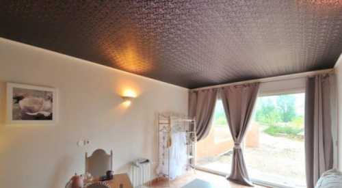 Как выбрать натяжной потолок