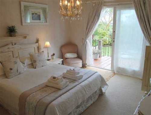 Прикроватный светильник в спальной комнате Прикроватный светильник в спальной комнате