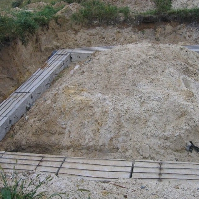 Фундамент для дома из ФБС — ленточный, столбчатый, плюсы и минусы, монтаж своими руками