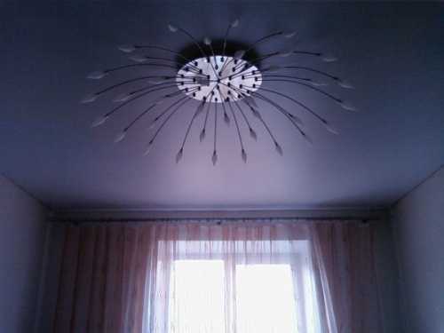 Как выбрать натяжной потолок