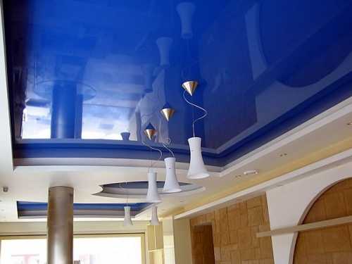 Как выбрать натяжной потолок