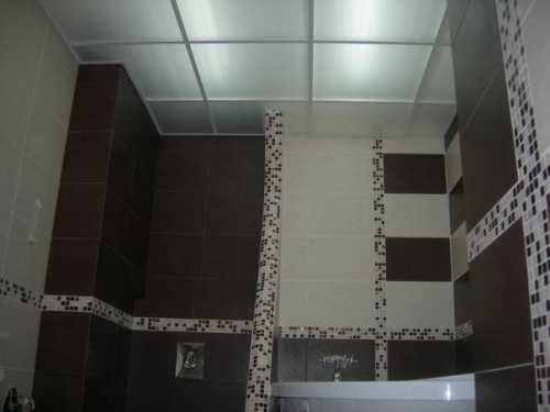 Какой потолок выбрать для ванной комнаты