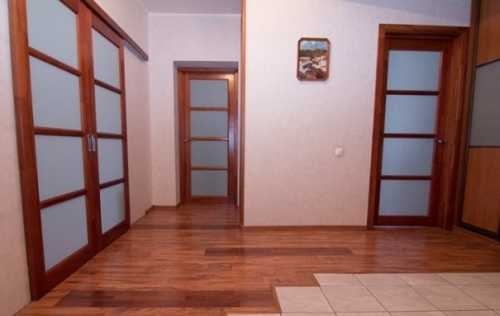 Как соединить плитку с ламинатом