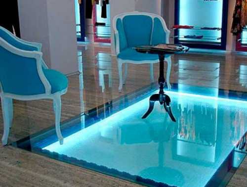 Укладка стеклянного пола