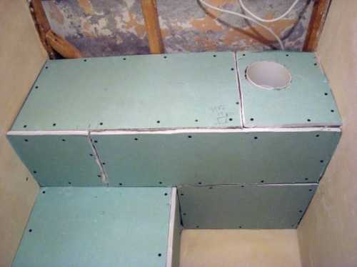 Как закрыть трубы в туалете