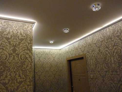 Потолочный плинтус с подсветкой