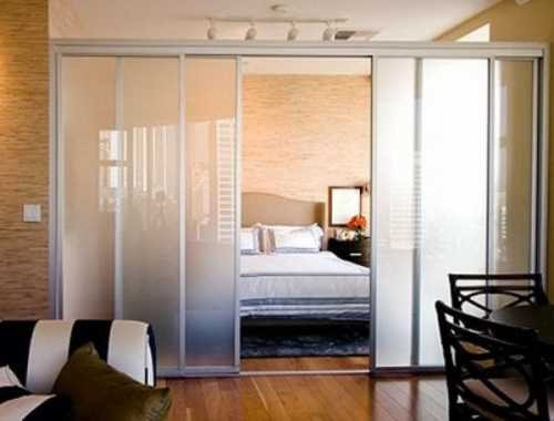 Как выделить спальную зону в однокомнатной квартире