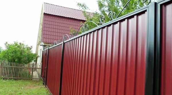 Вариации использования профнастила в частном доме