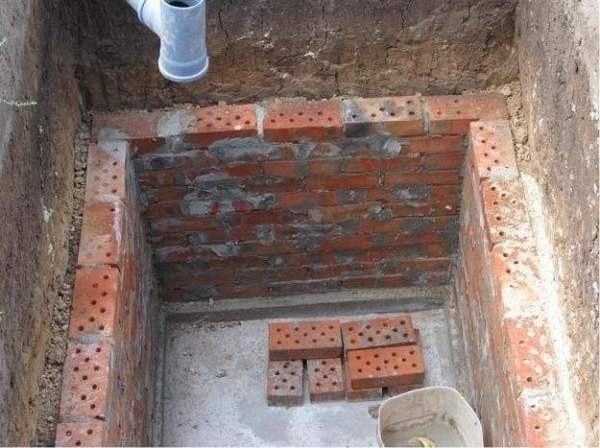 Как сделать сливную яму своими руками